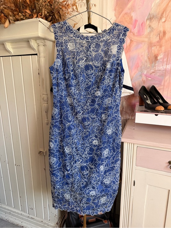 Tadashi Shoji Dresses & Skirts - Blue Floral Lace Sheath Dress